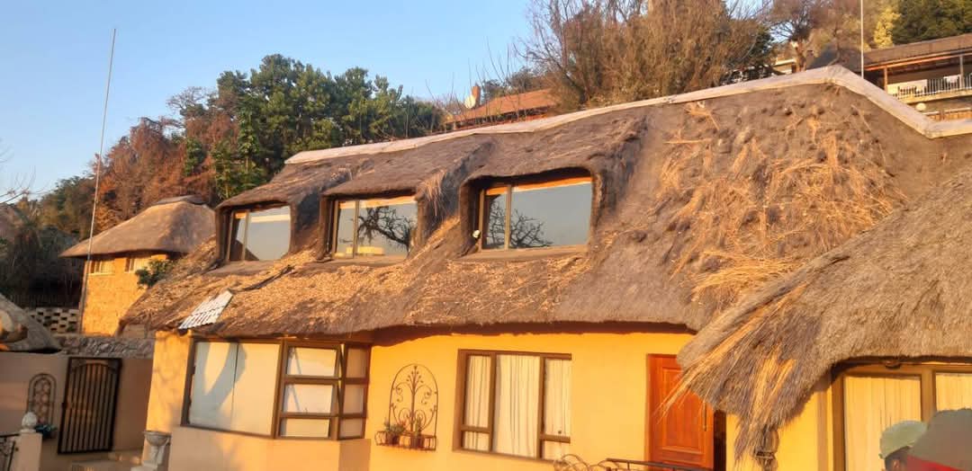 GR8 Thatch roofing project 27