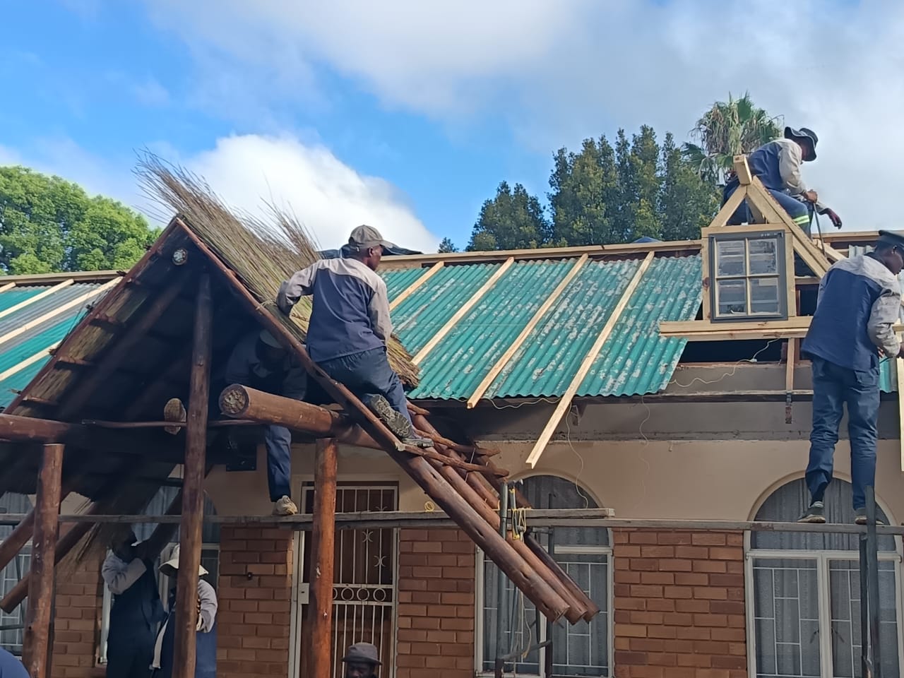 GR8 Thatch roofing project 31