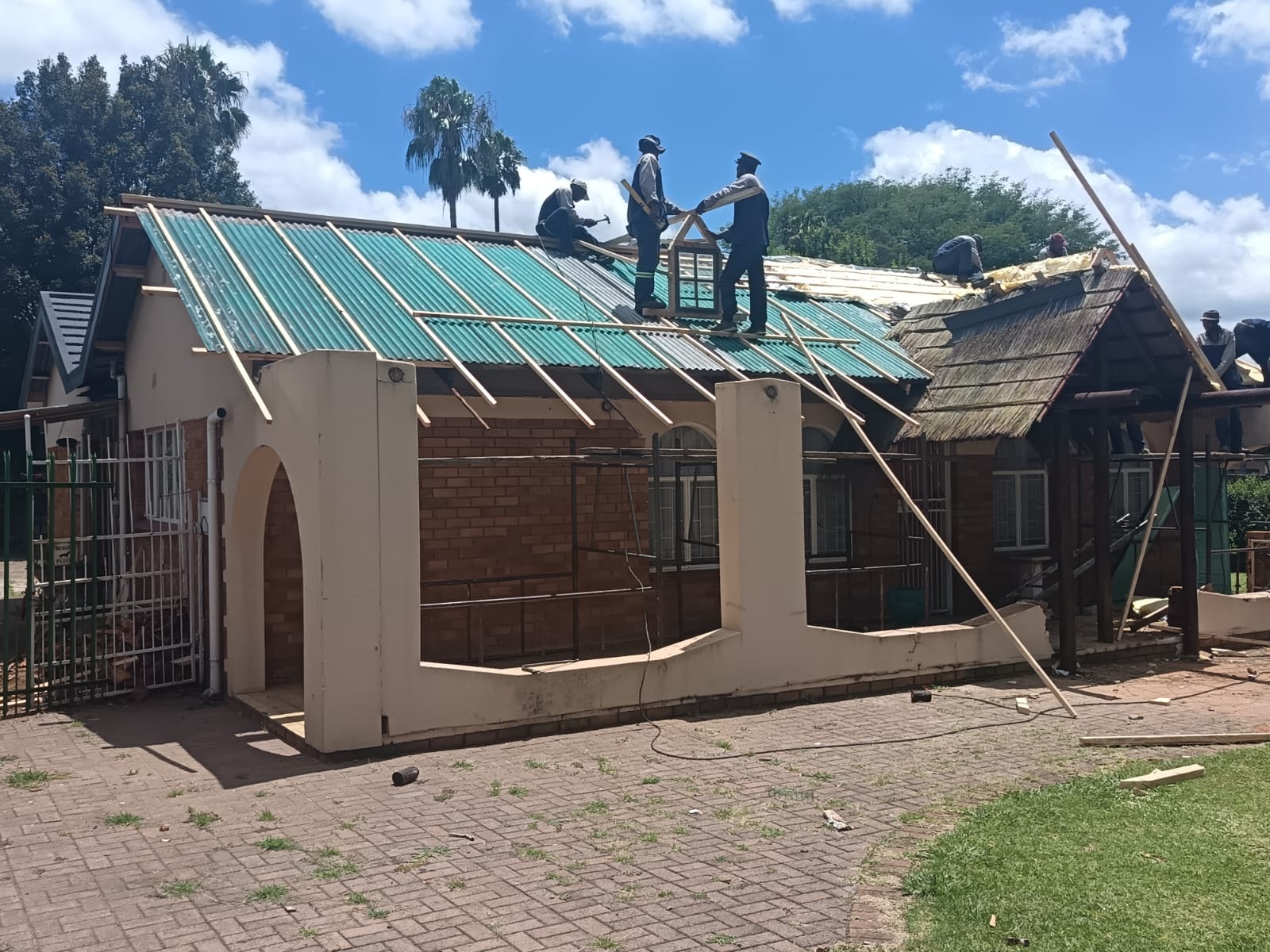 GR8 Thatch roofing project 33
