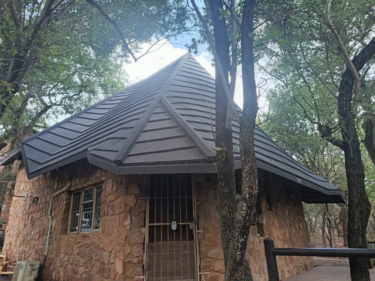 GR8 Thatch roofing project 17